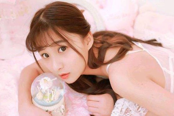 戚蓝尹的简介资料 有黑历史怎么当上主持人的