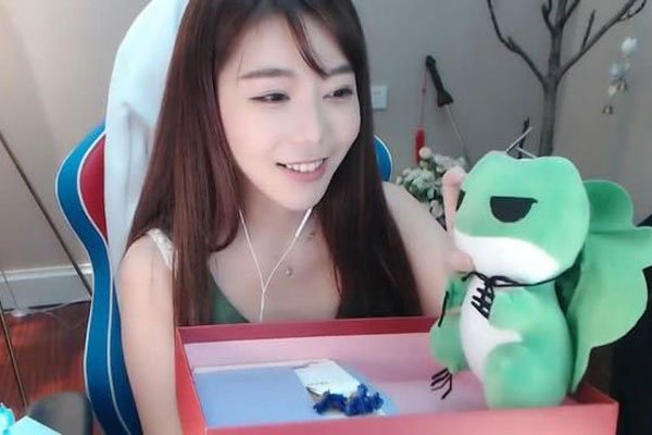 ��Ů�����ɶ���˭ д���з���ò���ز��ܴ�