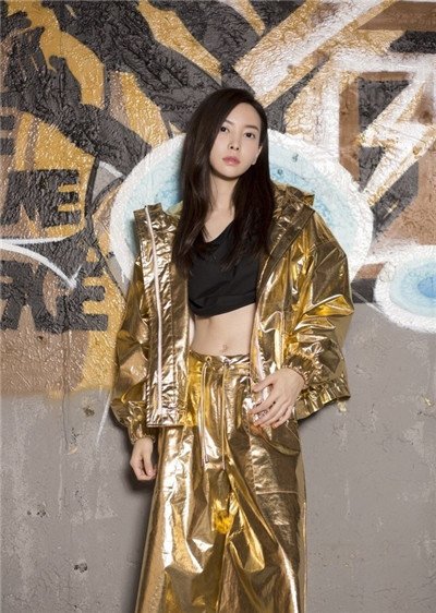 前任3于文文身材衬衫剧照 大大咧咧的具有女生的性感