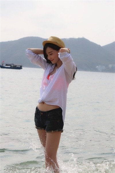 前任3于文文身材衬衫剧照 大大咧咧的具有女生的性感