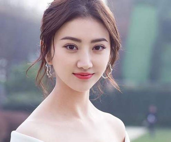 景甜为什么捧不红 金主爸爸:景甜和万达是什么关系呢