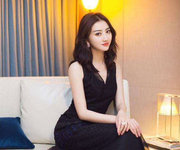 景甜为什么捧不红 金主爸爸:景甜和万达是什么关系呢