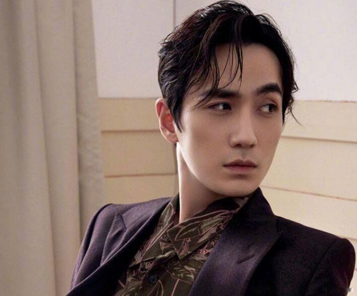 朱一龙结婚了吗妻子是谁 家境显赫:杨蓉朱一龙已领证?