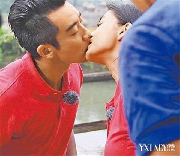 杨颖实力挺郑恺,到底发生了什么 强吻胸部?baby和郑恺有私下交往吗