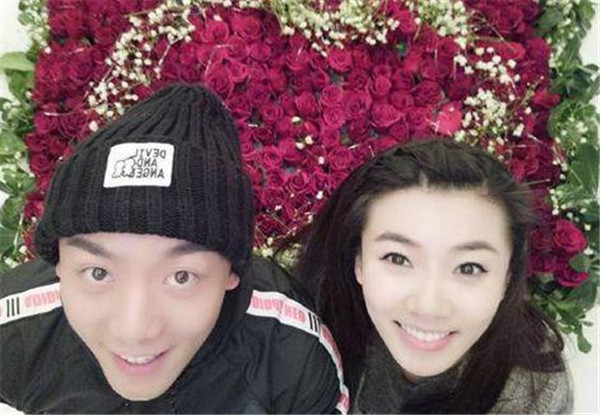 杨颖实力挺郑恺,到底发生了什么 强吻胸部?baby和郑恺有私下交往吗