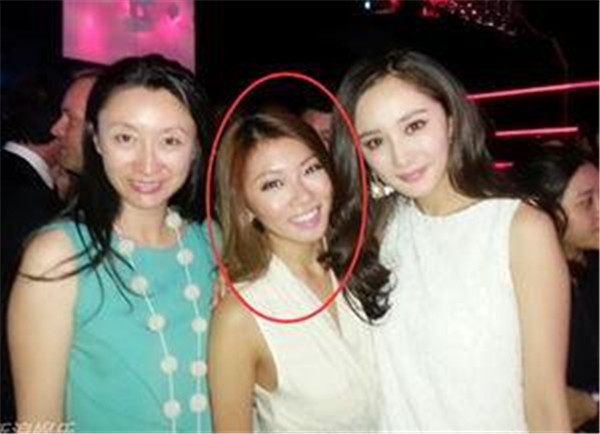 杨颖实力挺郑恺,到底发生了什么 强吻胸部?baby和郑恺有私下交往吗