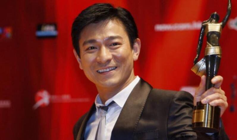 刘德华身体状况近期怎么样 演唱会只唱三首歌就身体抱恙了