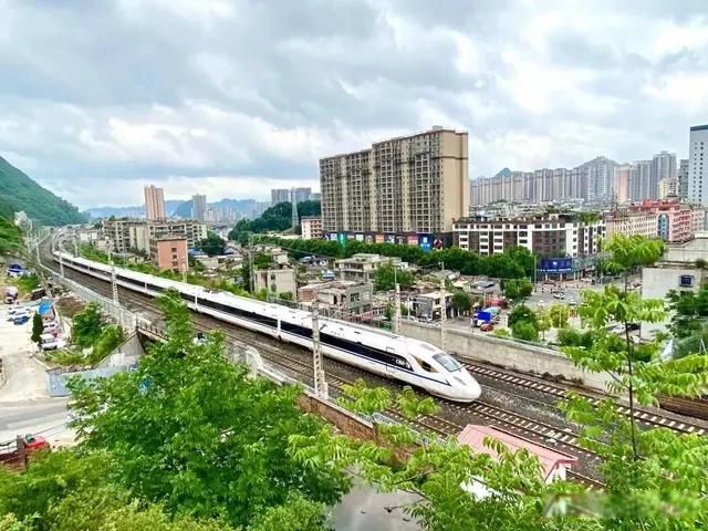 最近的火车怎么都停运了 逼着大众去做价格更高的动车高铁