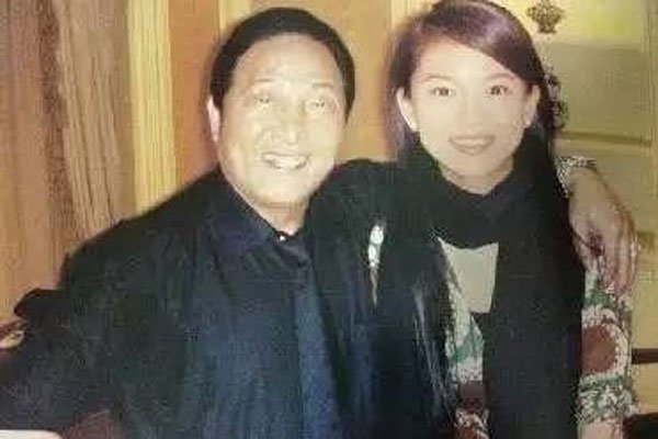 王林开光过的女演员名单 真面目:大师王林在卧室为12名女星开光
