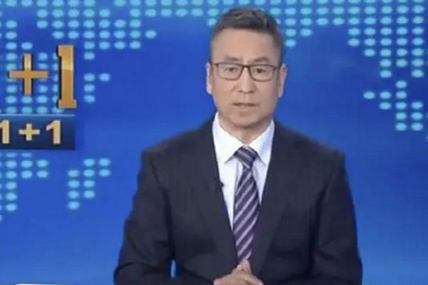 白岩松为什么被央视解雇了 退居二线不主持了还在央视工作