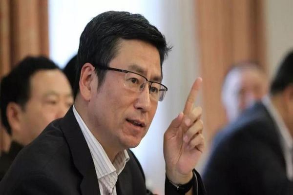 白岩松为什么被央视解雇了 退居二线不主持了还在央视工作