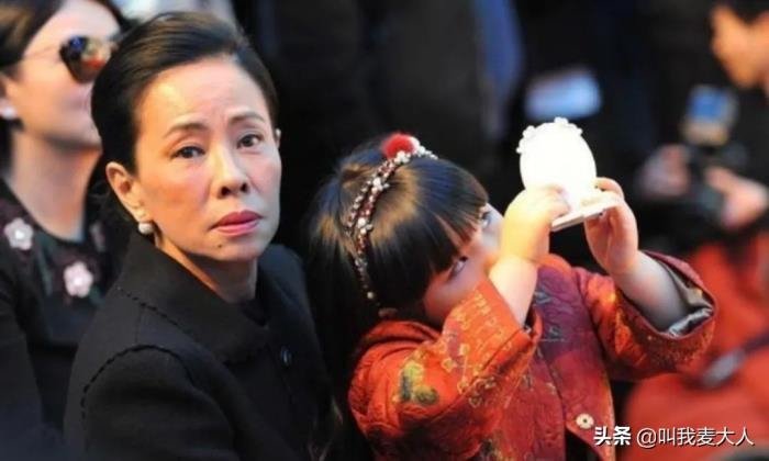 周润发老婆陈荟莲的真实身份个人资料 陈荟莲和周润发情史怎么认识的