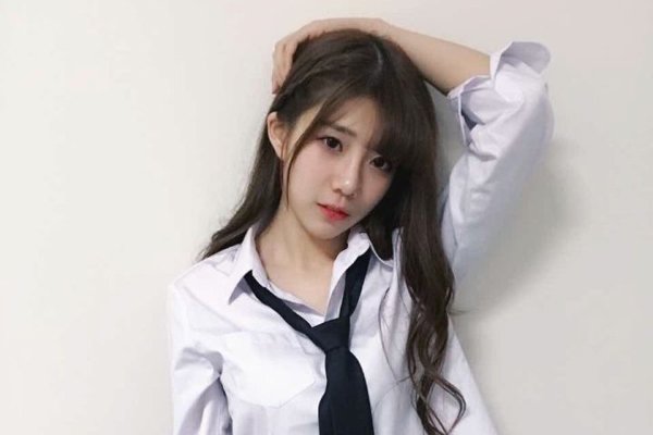 模特沈梦瑶最想删除的图片 治愈系女孩长相明媚