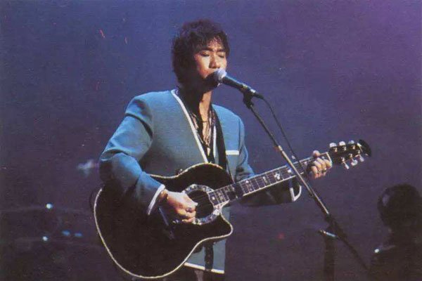 黄家驹死亡真相死因 1993年黄家驹怎么会从舞台掉下来