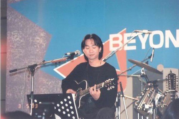 黄家驹死亡真相死因 1993年黄家驹怎么会从舞台掉下来