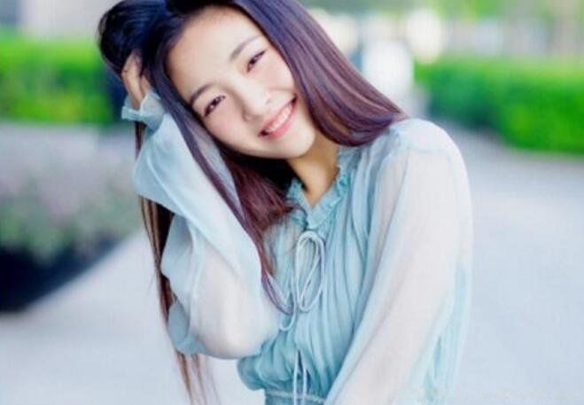 华策影视公司旗下艺人 其中最火最有名的是胡一天
