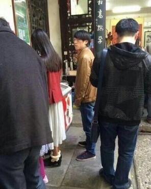 陈都灵男朋友是谁 高中黑料:挽一男子逛街