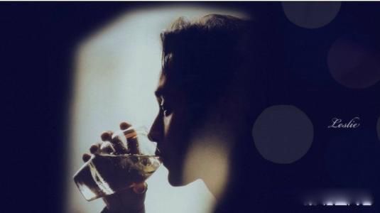 张国荣死亡真相令人毛骨悚然 入戏太深:媒体猜测的三大真正原因