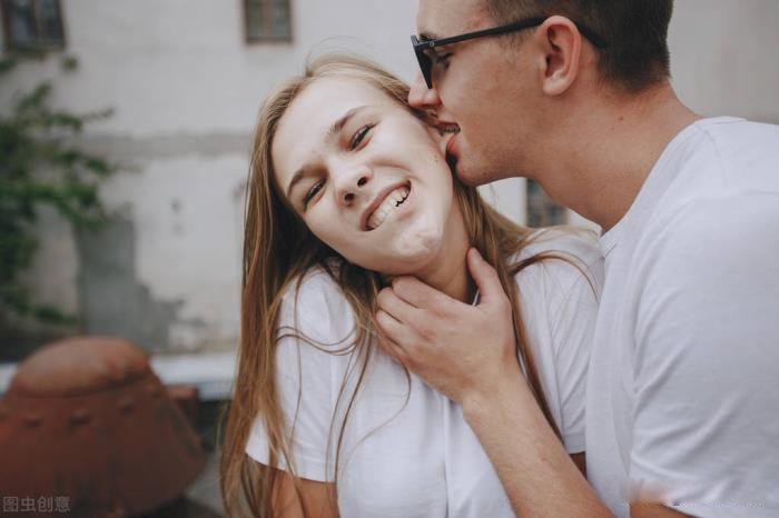 ������һ��Ů������������ʲô ���������Ӧ˵����ϲ����