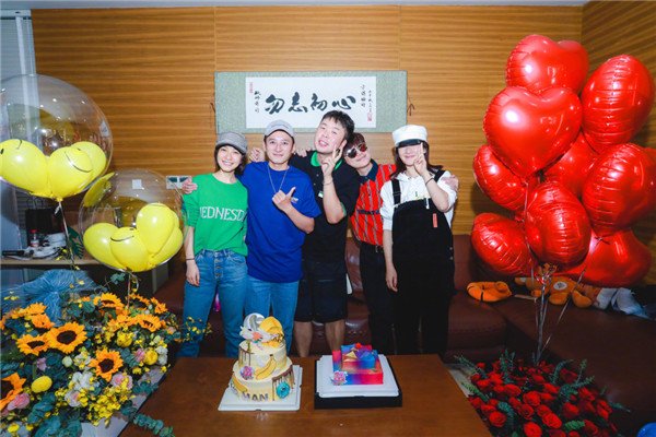 杜海涛给韩国人跪下原视频始末 崇拜语言:杜海涛跪拜权志龙事件