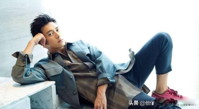 李现杨紫正式确认关系? 关系真好:不拍戏居然在划拳