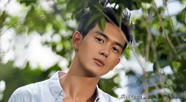李现杨紫正式确认关系? 关系真好:不拍戏居然在划拳
