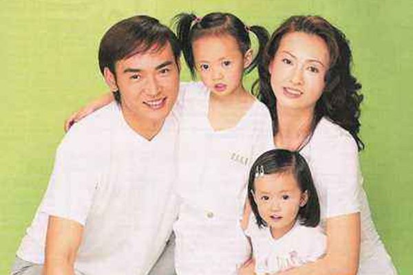 �������������ϼ�� 2005����飺���������ų�ǽ����˭