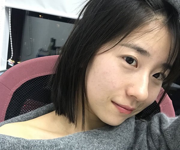 醉鹅娘早期泳装真空卖酒 人瘦胸大还十分懂经营