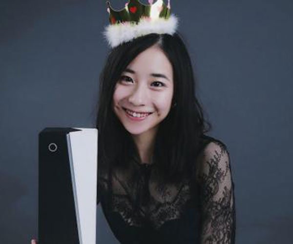 醉鹅娘早期泳装真空卖酒 人瘦胸大还十分懂经营