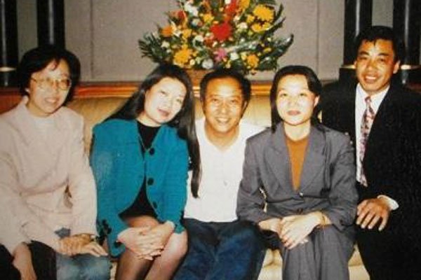 牛群当县长为何当不下去啦 退出演艺圈当官儿结局惨痛