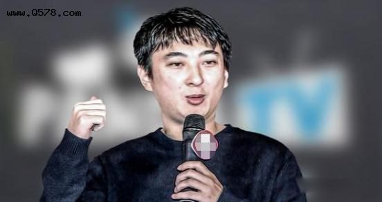 王思聪350一包的什么烟 手里拮据买烟也低调了