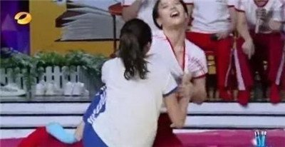 关晓彤裙底走光照 国民闺女的走光很受网友关注