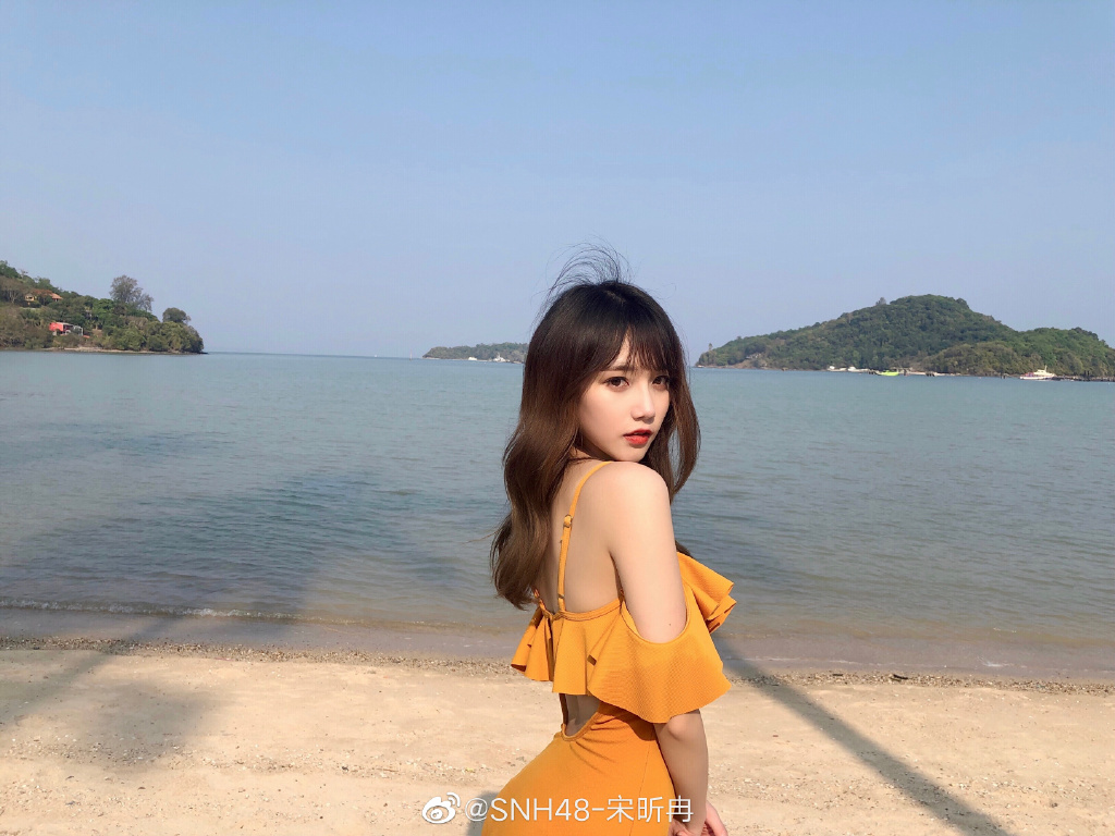 宋昕冉为什么下海 身材腰细腿长美的货真价实