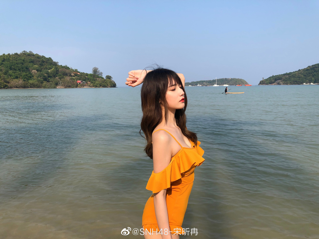 宋昕冉为什么下海 身材腰细腿长美的货真价实