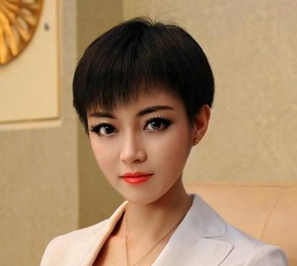 潘春春胸部为什么这样大 各种内衣秀真的很有料