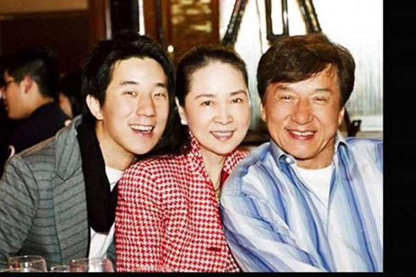 林凤娇和成龙现状 成龙私生女小龙女对她的影响