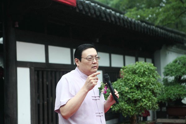 梁宏达所有节目被停播真正原因是什么 诋毁英雄:梁宏达事件是怎么回事