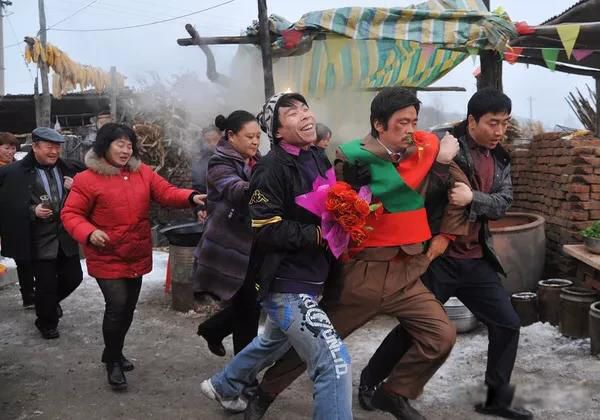 hello树先生深度解析 题材沉重压抑讲了一个什么故事