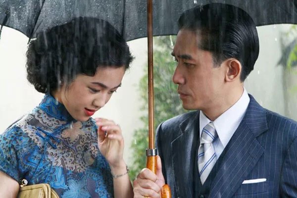 色戒汤唯被梁朝伟摁在墙上 一共有几场激情的床戏