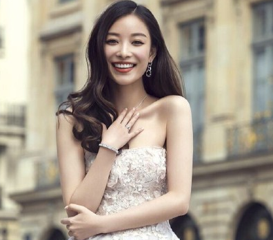 明星托乳门是谁 倪妮19张托奶门黑料怎么回事