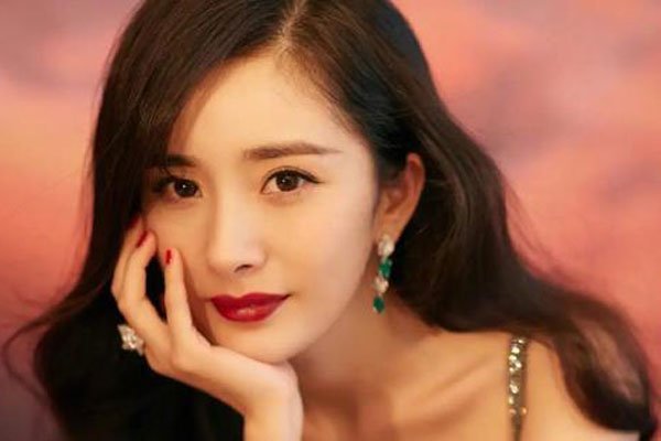 杨幂1分钟11秒短视频事件 声明澄清过里面的女孩子不是自己