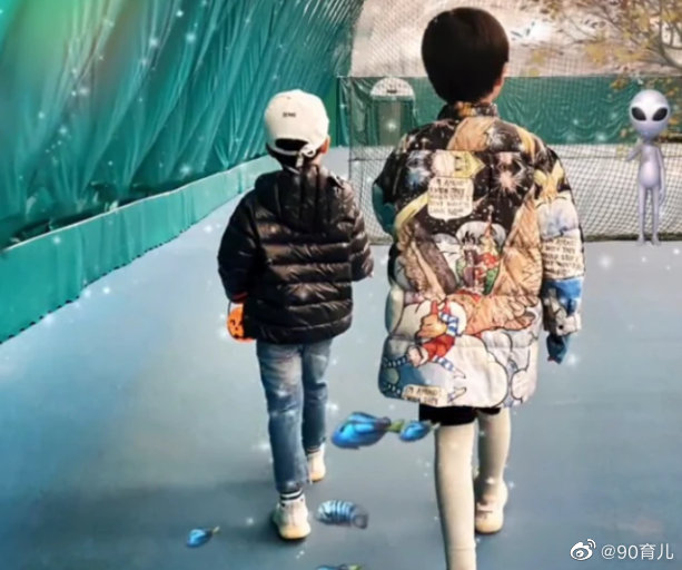 演员靳东的妻子是谁 中年夫妻娶了二婚的李佳