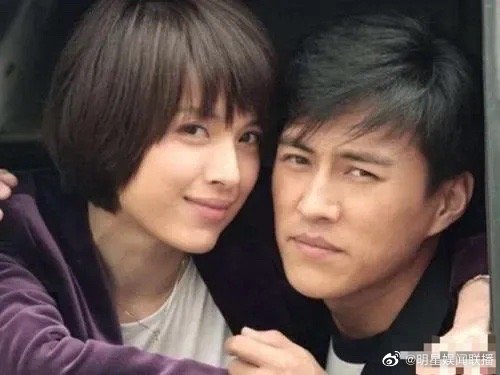 演员靳东的妻子是谁 中年夫妻娶了二婚的李佳