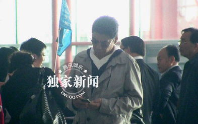 屠洪刚的老婆都有谁 现任妻子小岳很少露面