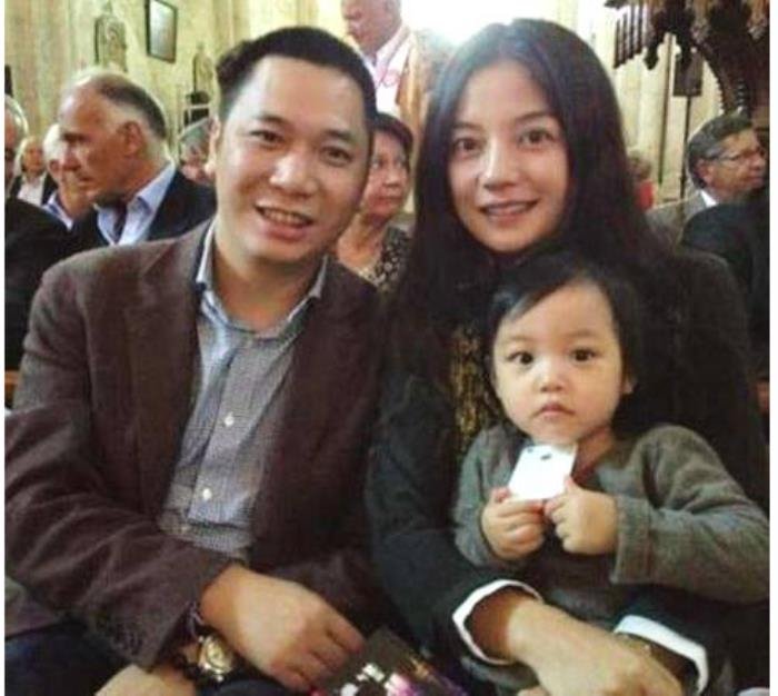 黄有龙娶赵薇只是接任务 债务不断:赵薇和黄有龙离了婚是真的吗