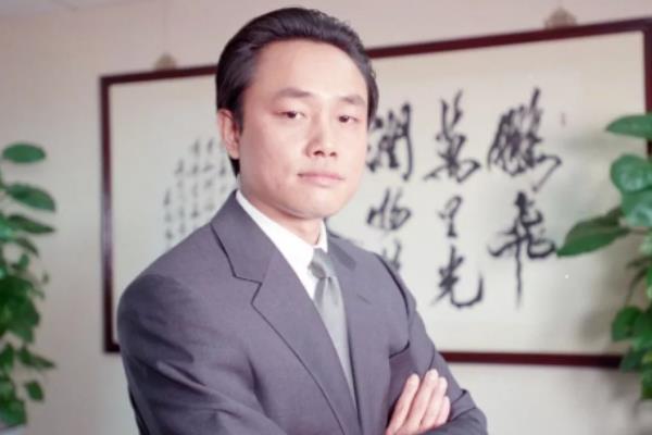 黄光裕为什么会关起来 入的狱真实原因:黄光裕入狱是谁整他