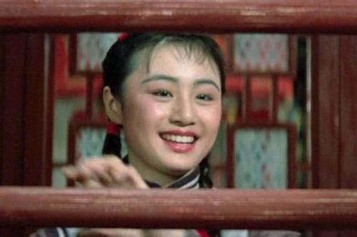 曹颖和成龙什么关系 污点绯闻:同为演员只是相识