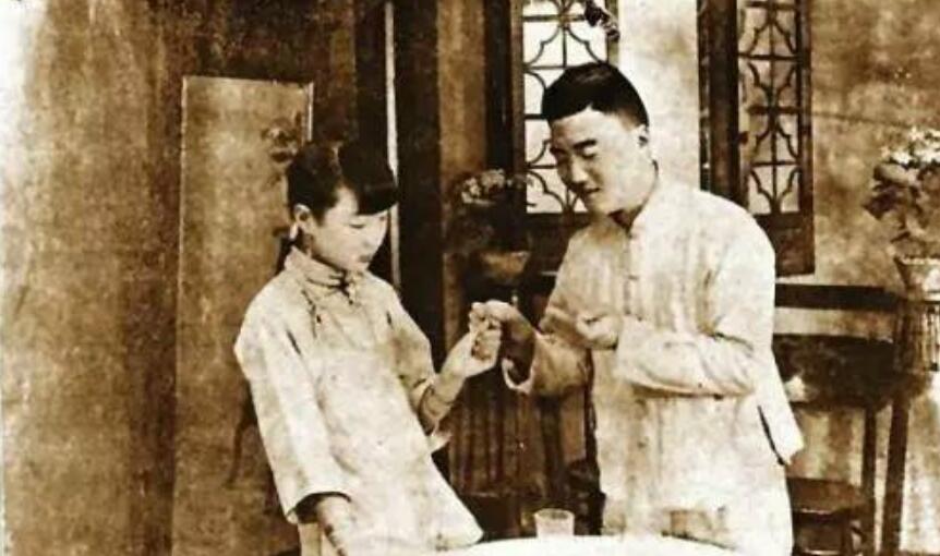 名媛是指什么样的女人 是高级鸡吗?名媛和名妓的区别
