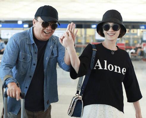 徐佳宁比李小冉大几岁 恋爱半年就结婚老公是制片人