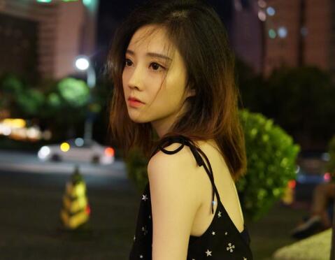 冯提莫现在现状怎么样了 进军娱乐圈?冯提莫现在在哪直播